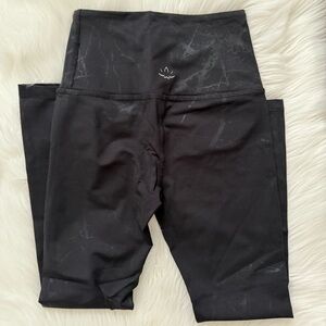 Beyond Yoga Powershine Black Marble Leggings Midi XS